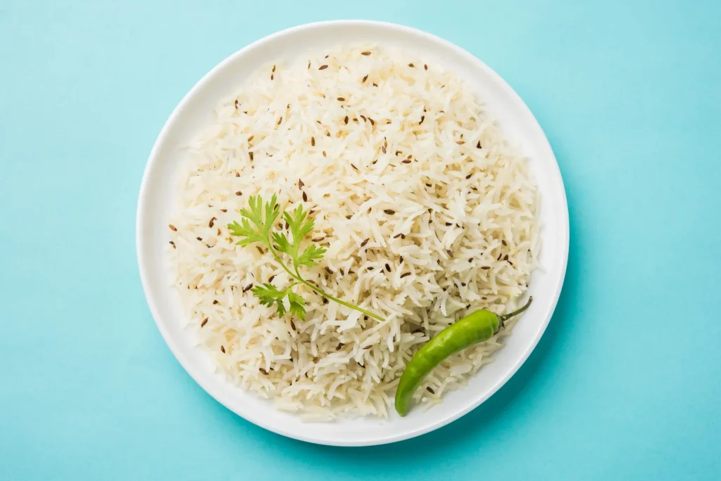 Assiette de riz basmati cuit