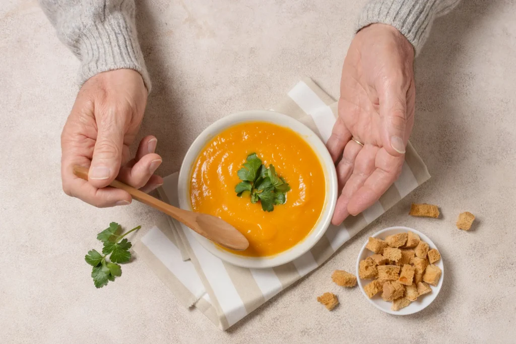 Bol de soupe de potimarron et pomme de terre