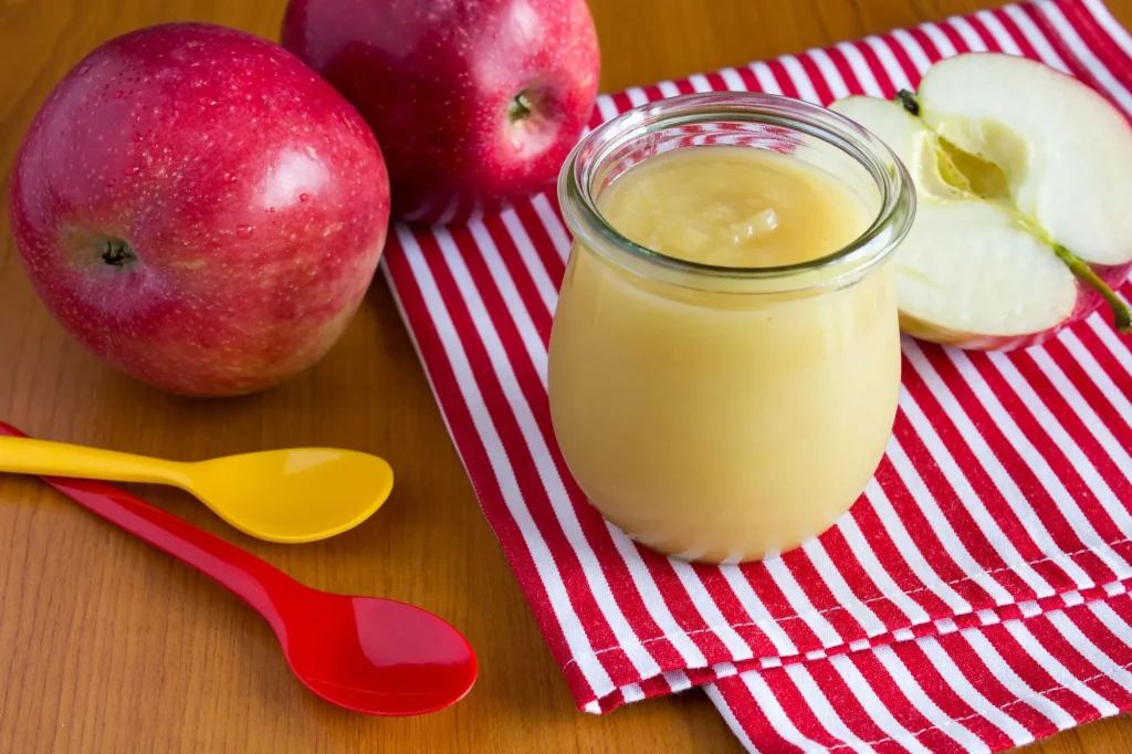 Pot de compote de pommes