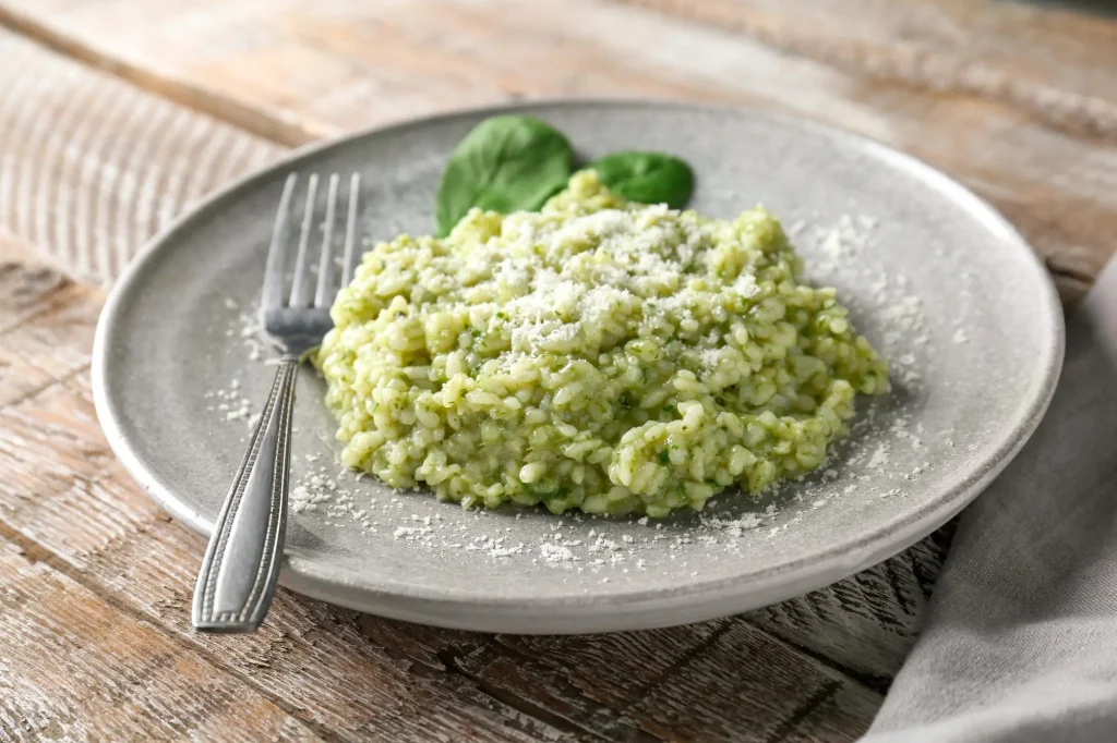 Assiette de risotto aux épinards