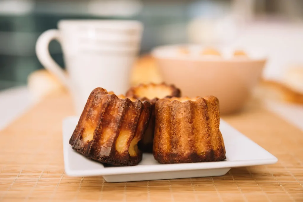 Assiette de cannelés au chorizo