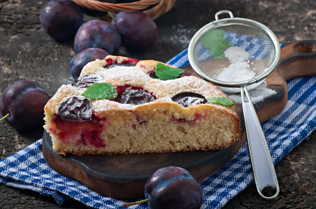 Part de clafoutis aux prunes